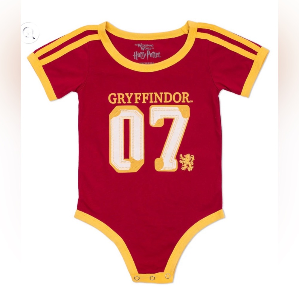 Wizarding World Gryffindor™ 07 Baby Bodysuit Red 6 Months NWT IN PACKAGE